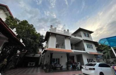 Looking for your next big space office? 🏡 Villa Available For Rent